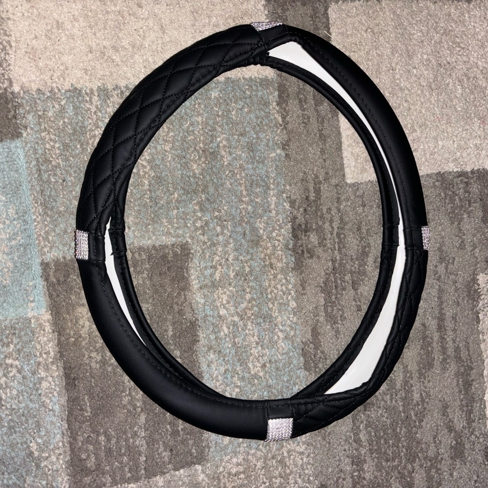 Steering wheel cover